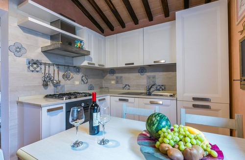 Monteroni d'Arbia House | Stunning villa for 4 people with pool, WIFI, A/C, TV, patio, pets allowed and panoramic view