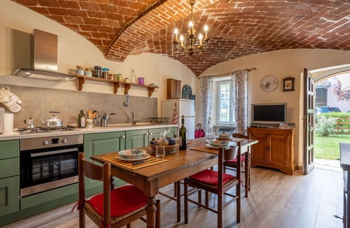Alfiano Natta House | Stunning villa for 7 guests with WIFI, balcony and parking