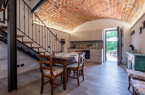 Asti House | Stunning villa for 5 people with WIFI, private pool, patio, pets allowed and panoramic view