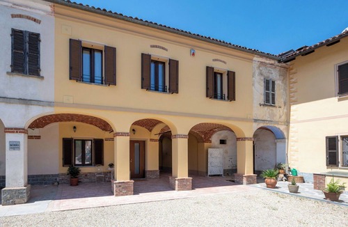 Asti House | Stunning villa for 5 people with WIFI, private pool, patio, pets allowed and panoramic view