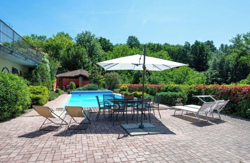 Asti House | Stunning villa for 5 people with WIFI, private pool, patio, pets allowed and panoramic view