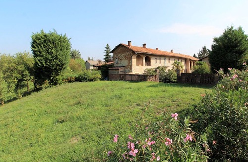 Brozolo House | Stunning villa for 6 people with private pool, WIFI, TV, veranda and panoramic view