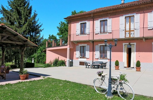 Asti House | Stunning villa for 7 people with A/C, WIFI, private pool, TV, terrace and pets allowed