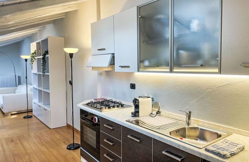 Montemagno House | Stunning villa for 3 people with A/C, TV, terrace, pets allowed and panoramic view