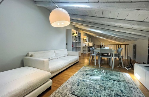Montemagno House | Stunning villa for 3 people with A/C, TV, terrace, pets allowed and panoramic view