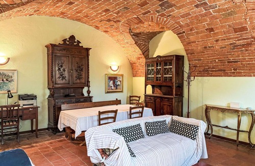 Castell'Alfero House | Stunning villa for 6 guests with WIFI, TV and patio