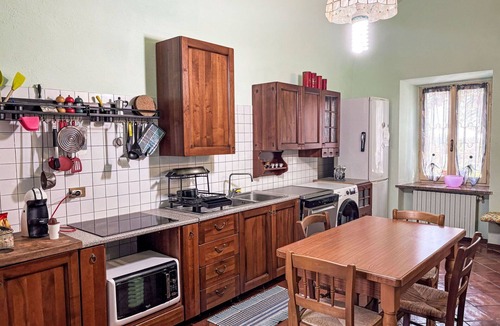 Castell'Alfero House | Stunning villa for 6 guests with WIFI, TV and patio