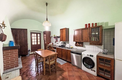 Castell'Alfero House | Stunning villa for 6 guests with WIFI, TV and patio