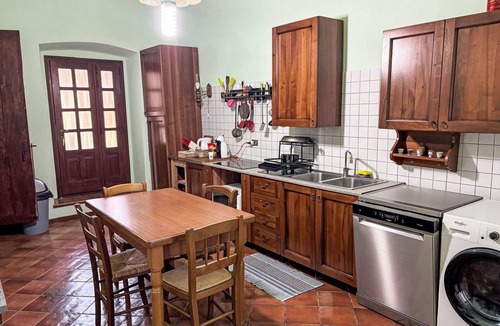 Castell'Alfero House | Stunning villa for 6 guests with WIFI, TV and patio