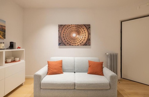 Universita Apartment | Stylish 2BR 2BA Newly Renovated Apartment-LorenzoILMagnifico
