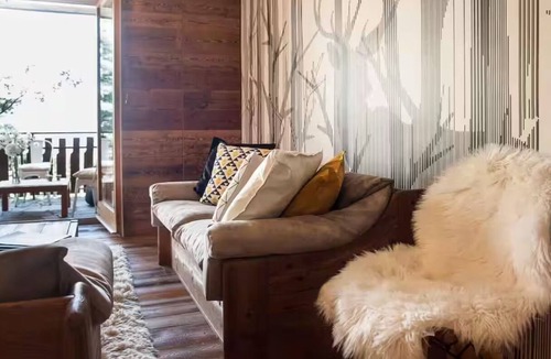 Sauze d'Oulx Apartment | Stylish and roomy mountain retreat for families