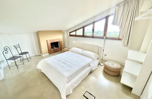 Pietrauta Villa | Stylish villa with amazing views and pool near Montefalco and Bevagna sleeps 14