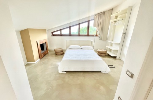Pietrauta Villa | Stylish villa with amazing views and pool near Montefalco and Bevagna sleeps 14