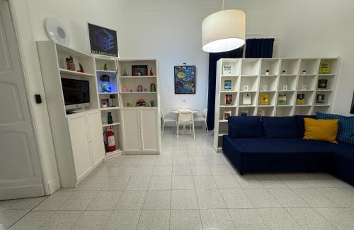 Frattamaggiore Apartment | suite cubè al centro storico vicino la scuola Vespucci con parcheggio su richiesta