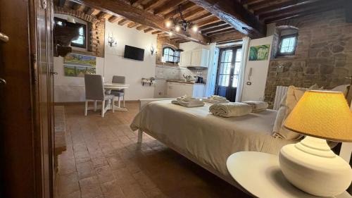 Deruta Apartment | Suite Romantica Borgo di Castelleone di Deruta