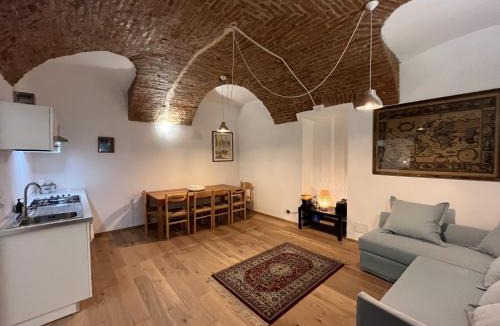 Roman Quarter Apartment | Suite The Brick - Host by Traveller's Nest