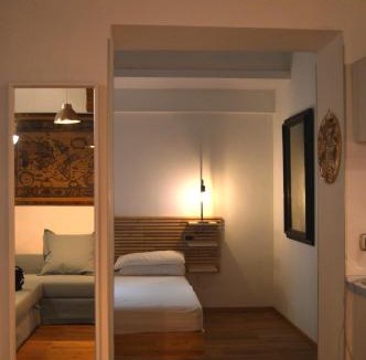 Roman Quarter Apartment | Suite The Brick - Host by Traveller's Nest