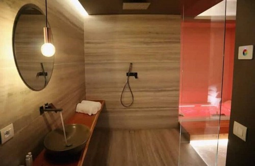 Poggio San Marcello Apartment | Suite with private in-room whirlpool and garden pool
