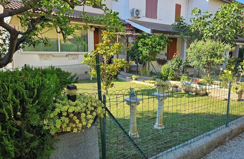 Loreto House | SUN HOUSE MONTORSO-OASIS OF RELAXATION A STONE'S THROW FROM THE SEA
