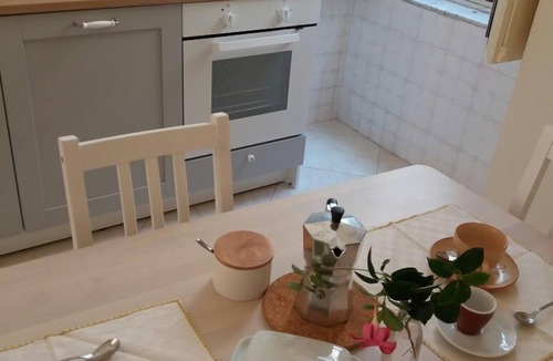 San Giorgio a Cremano Apartment | Sunflower House