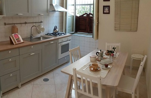 San Giorgio a Cremano Apartment | Sunflower House