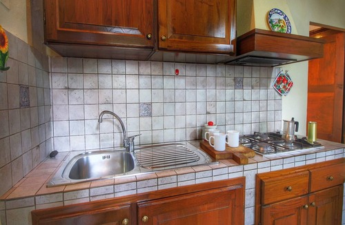 Colle di Val d'Elsa Apartment | Sunny Apartment with Pool