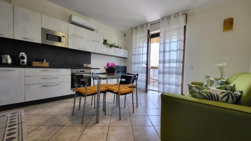 San Fermo della Battaglia Apartment | Sunset