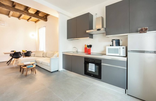 Carpenzago Apartment | Super suite apartment on Naviglio castel view