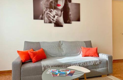 Sirolo Apartment | Superior 2 bed apt AC Parking WiFi - Sirolo centro