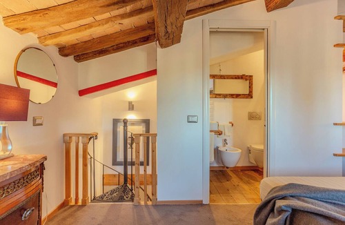 Monterosso Apartment | Superior Apartment The Black Mulberry Tree Apartment