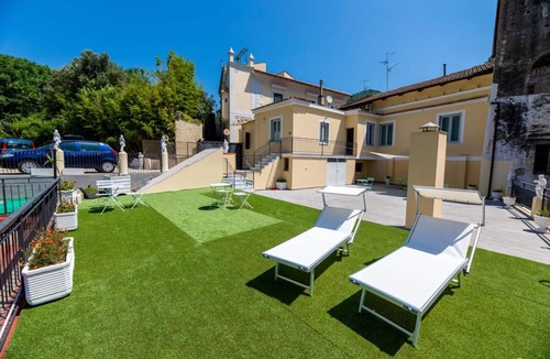 Marini Apartment | Superior Triple Room with Shared Terrace, Wi-Fi and Air Conditioning