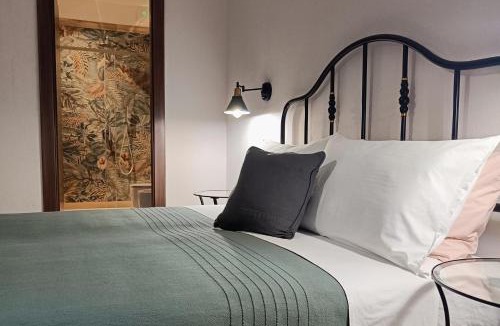 Galatro House | SUVAJ Rooms