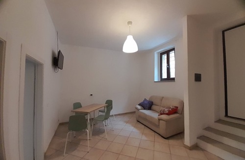 Itri House | Take it Itri; comfortable vacation home located at the base of the medieval castle