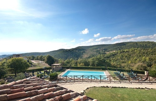 Gualdo Cattaneo Bed & Breakfast | Tenuta di Forte Sorgnano | Farmhouse with pool