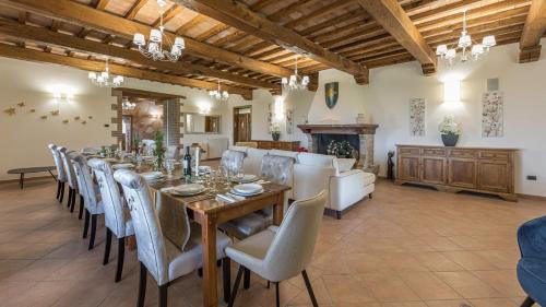 Valfabbrica Villa | TENUTA MONTIEPOLI 12&3, Emma Villas