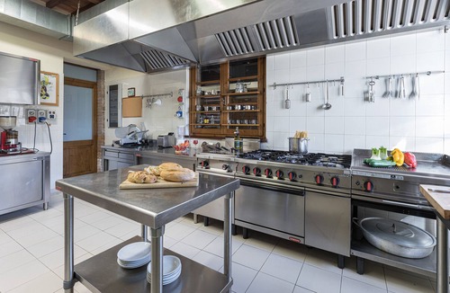 Valfabbrica Villa | Tenuta Montiepoli 12+3, Emma Villas