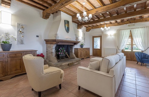 Valfabbrica Villa | Tenuta Montiepoli 12+3, Emma Villas