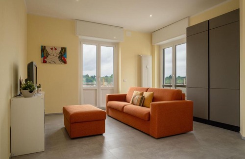 Novi Ligure Apartment | Testa tra le Nuvole - Attico con Terrazza panoramica in centro