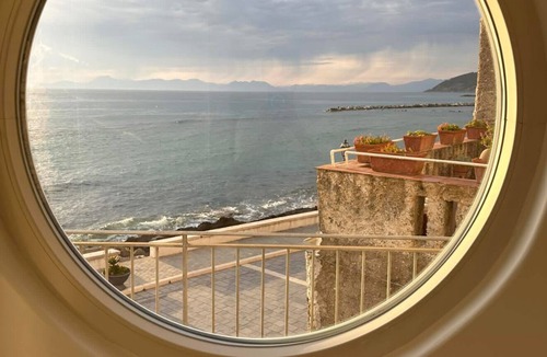 Castellabate Apartment | The window to the sea