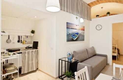 Old Town House | The 40 sqm apartment, which can accommodate up to 4 people, is located on the ground floor of a typical house in the ancient city (Bari Vecchia), near the basilica of San Nicola, in a perfect position both for visiting the old Bari and the Castle and t