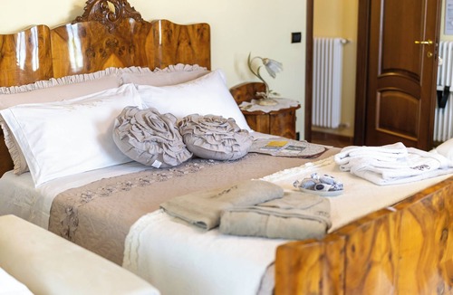 Costigliole d'Asti House | The Black Rose Country house Spa&Private Pool