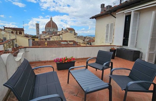 Santa Croce Apartment | The dome in the face