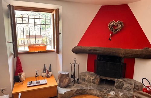 Ovindoli Apartment | The House of the Red Fireplace