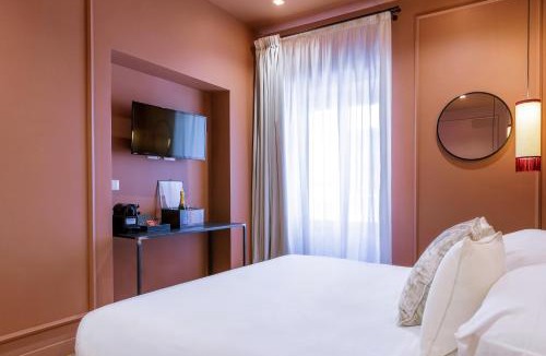 Rione III Colonna House | The Mendeli Suite