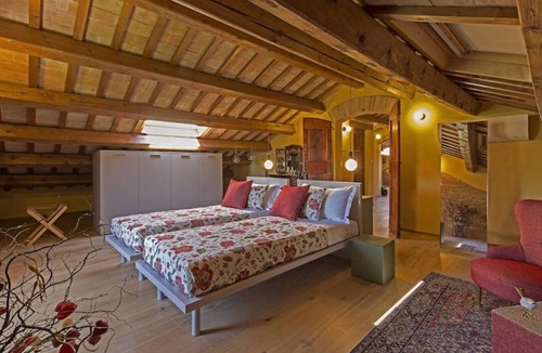 Ripe Apartment | The Nest, Villa Pedossa, attic in villa with pool 7km from the sea, Senigallia