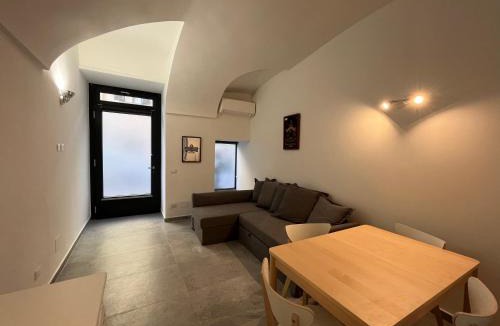 Roman Quarter House | The Obelisk - Host by Traveler's Nest