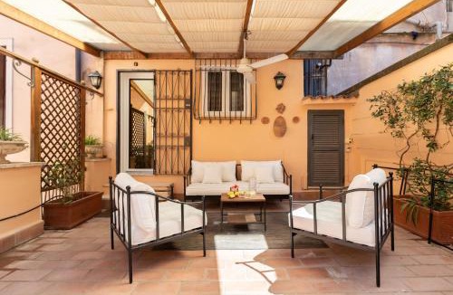 Rione VIII Sant'Eustachio Apartment | The Pantheon Terrace Experience