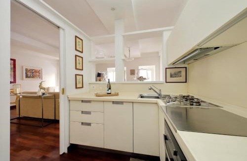 Rome City Centre Apartment | The Pantheon view in the heart of Rome