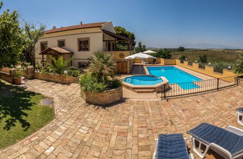 Torino di Sangro Villa | The perfectly situated Villa With Pool, 5 Minutes From The Sea