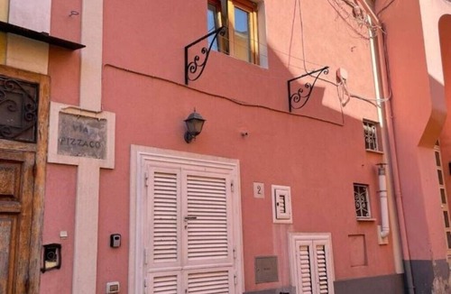 Procida Apartment | the pink house